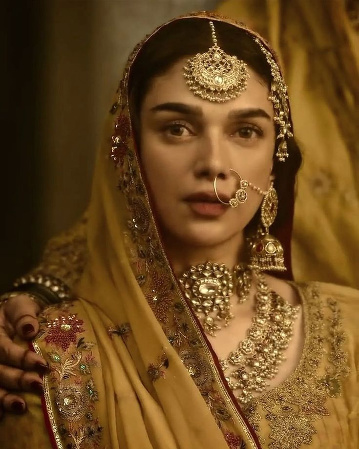 Most mesmerising looks of Bibojaan
